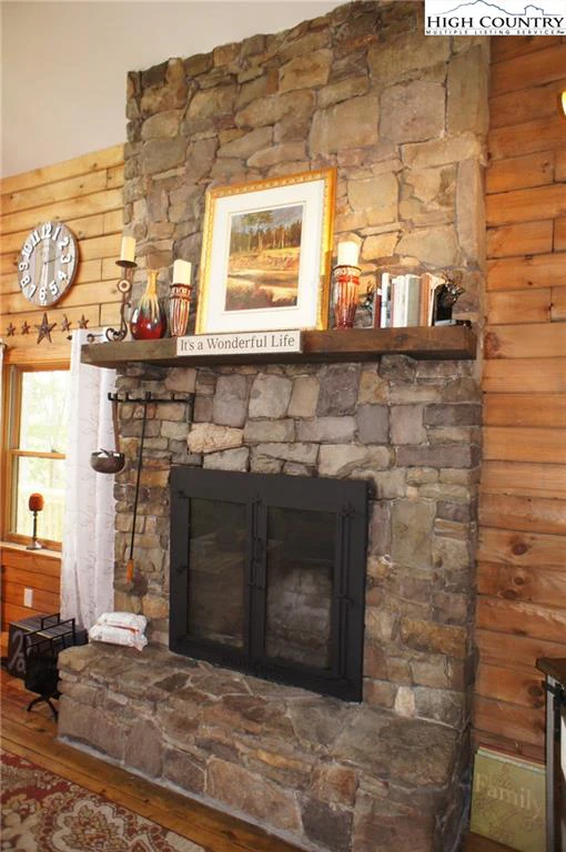 Image number 3 for the current listing