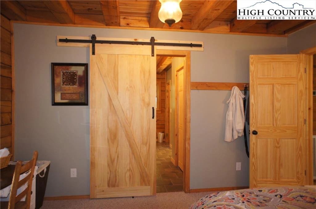 Image number 2 for the current listing