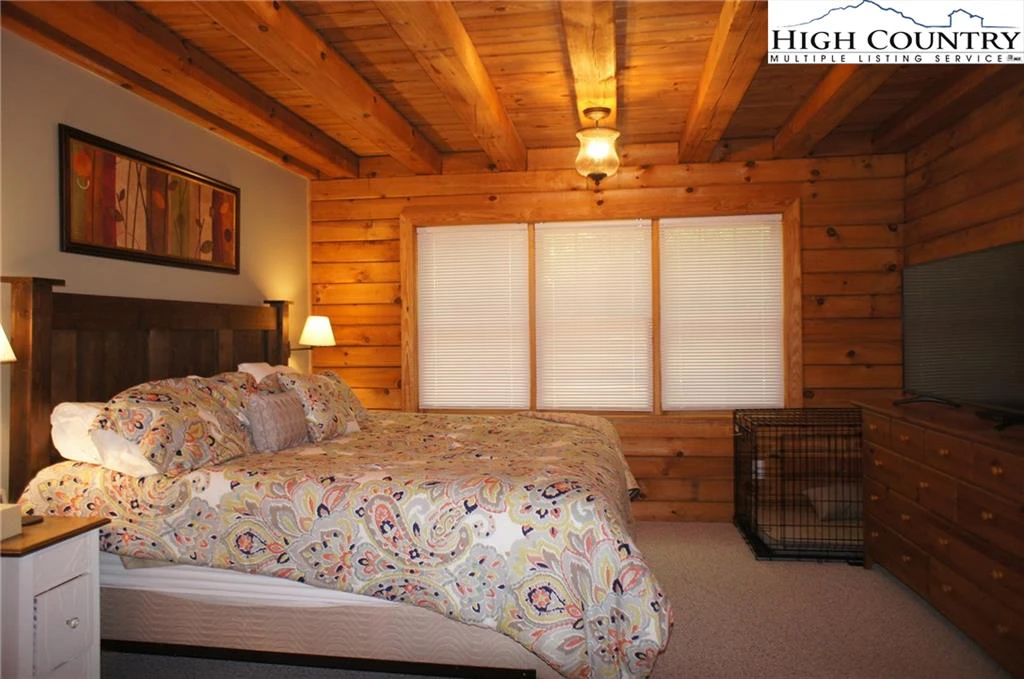 Image number 15 for the current listing