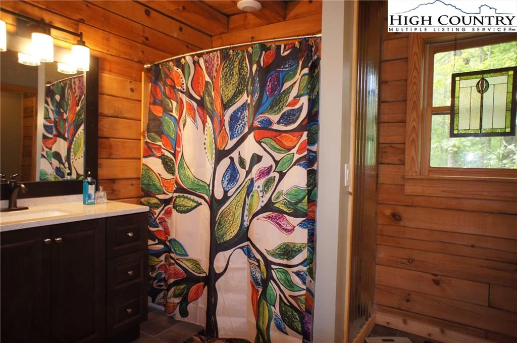 Image number 17 for the current listing