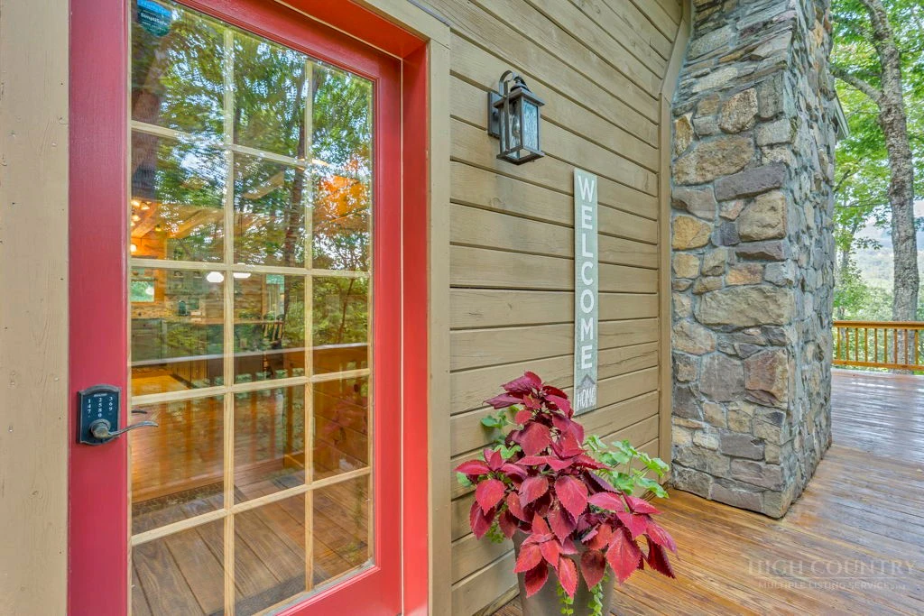Image number 14 for the current listing