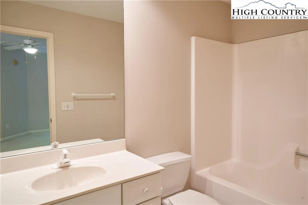 Image number 7 for the current listing