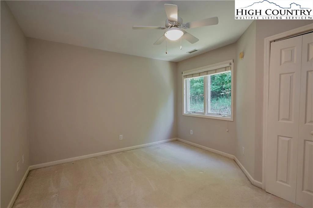 Image number 8 for the current listing