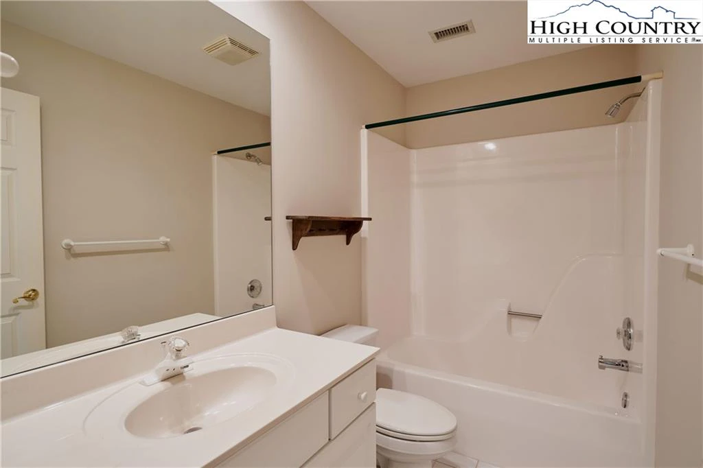 Image number 9 for the current listing