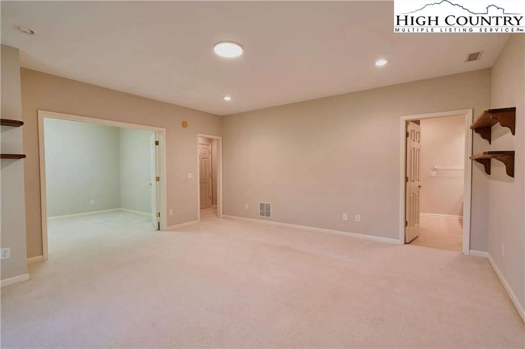 Image number 12 for the current listing