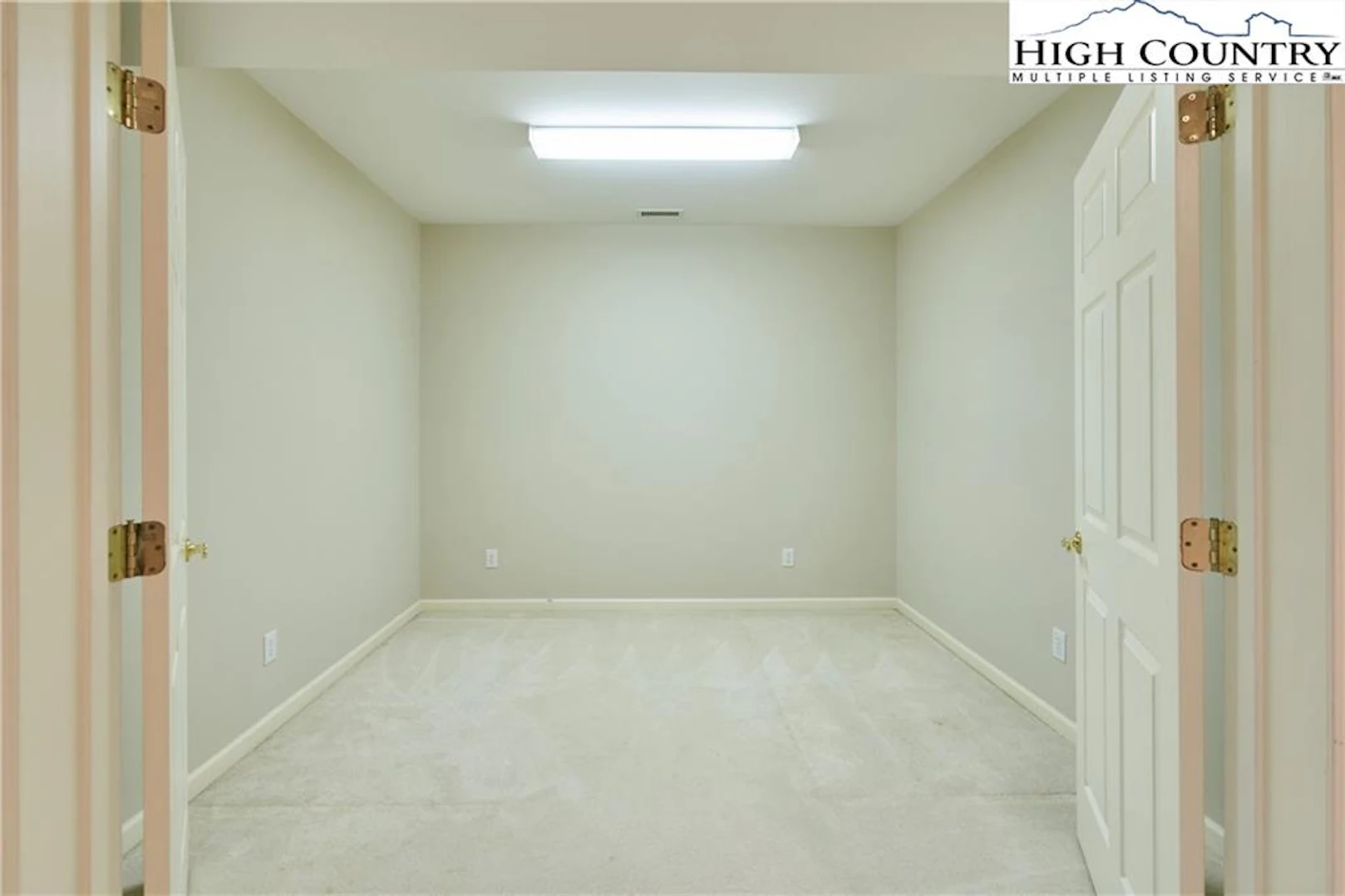 Image number 13 for the current listing