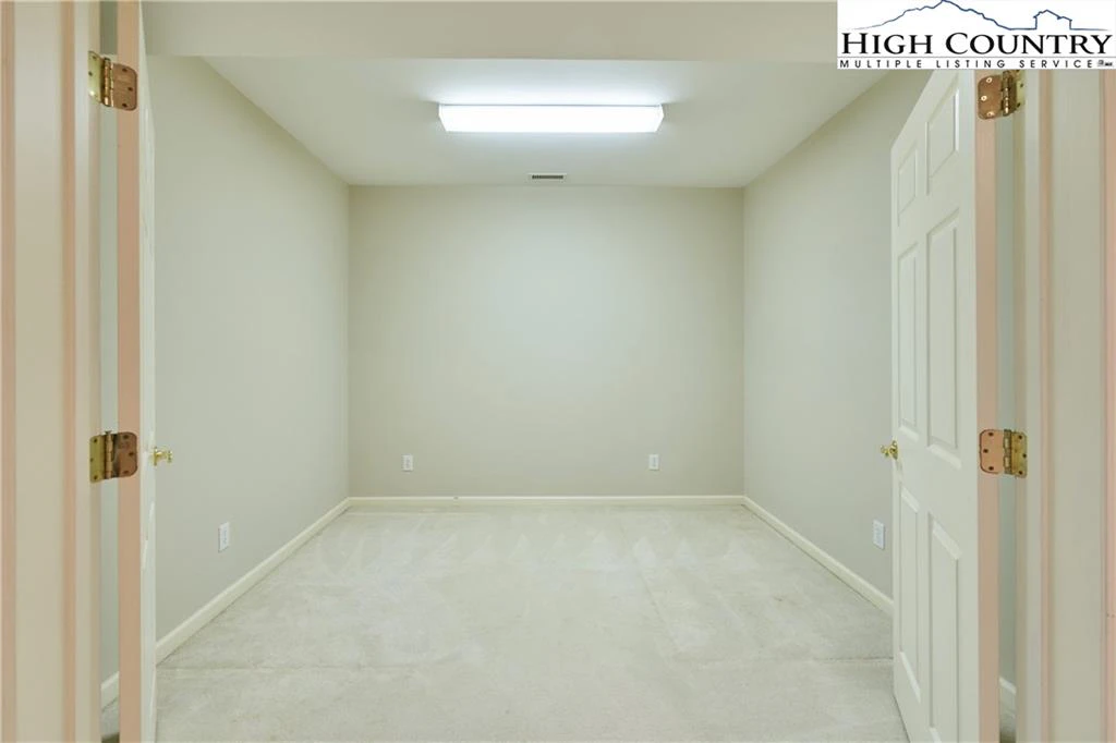 Image number 13 for the current listing