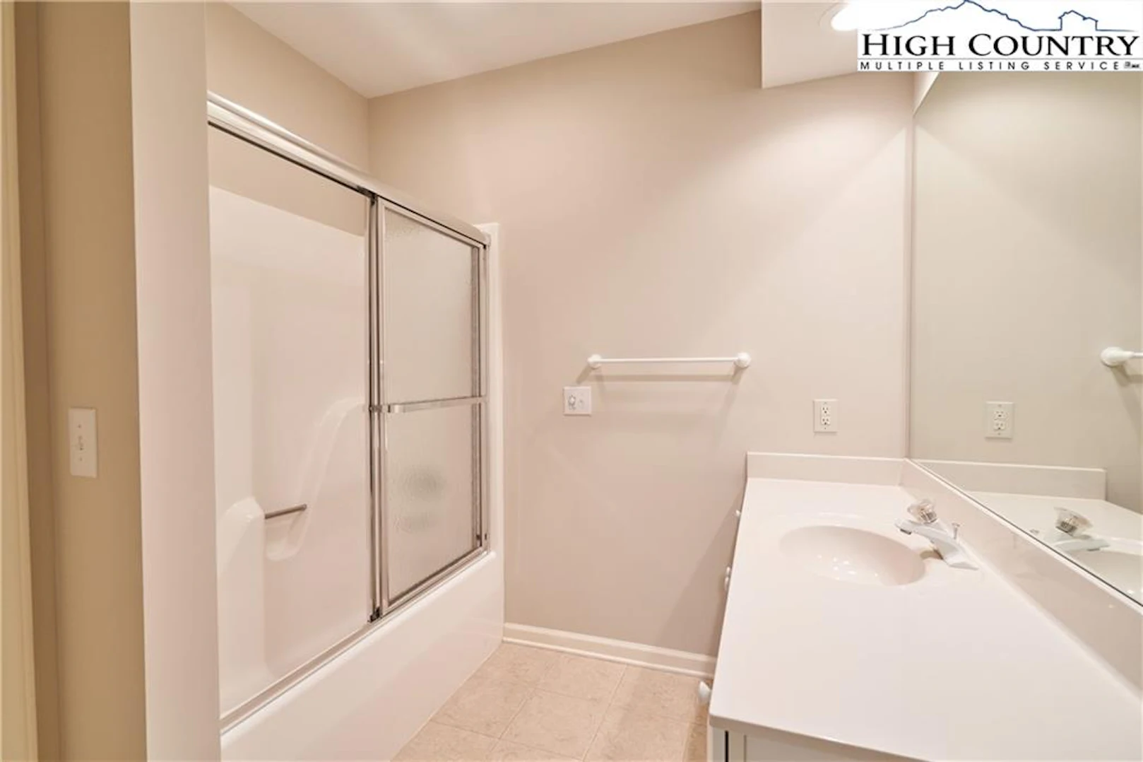Image number 2 for the current listing