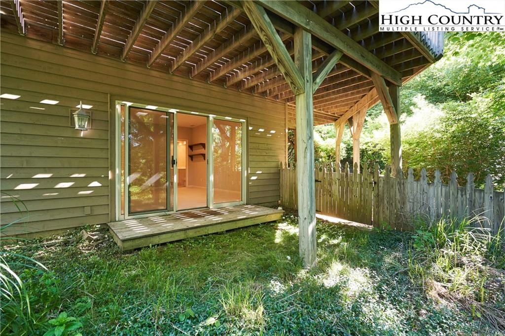 Image number 15 for the current listing