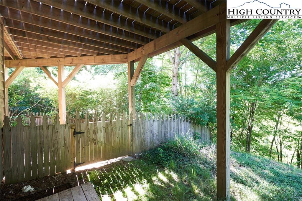 Image number 16 for the current listing