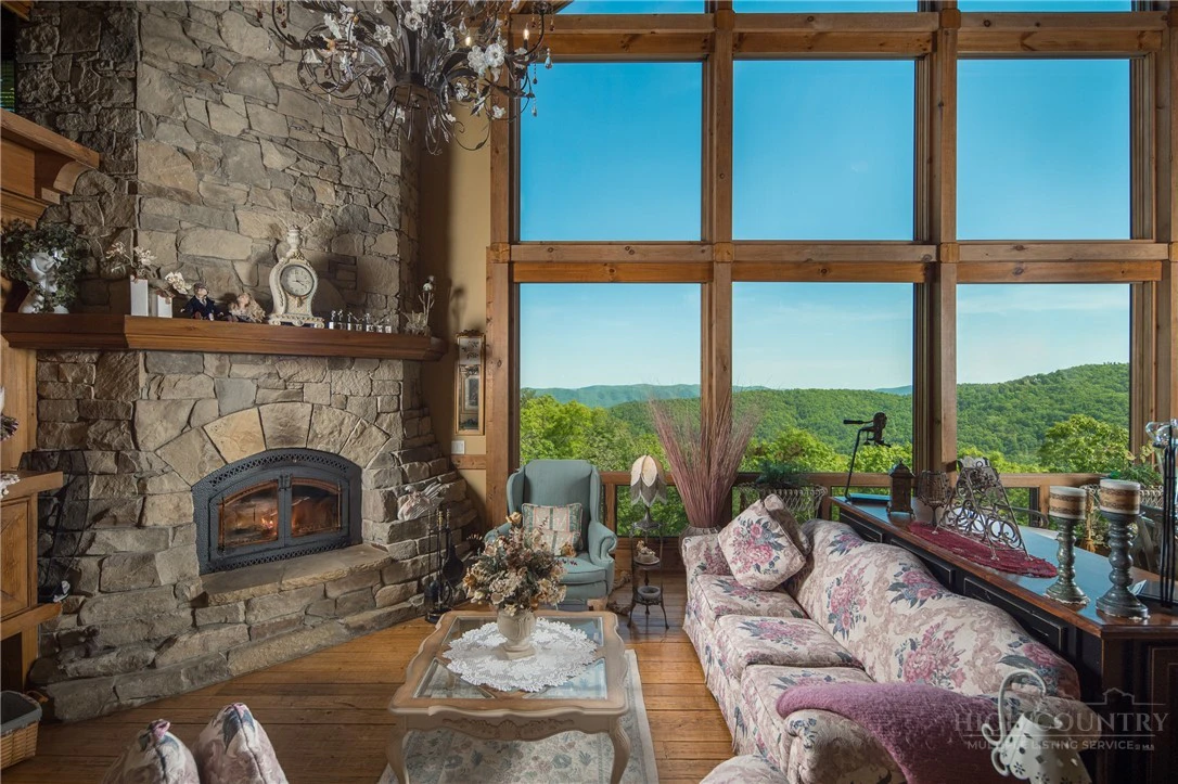 Image number 2 for the current listing