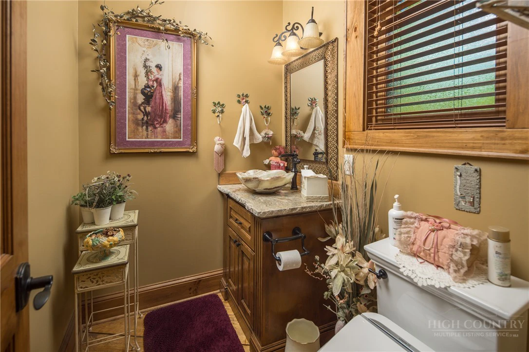 Image number 12 for the current listing