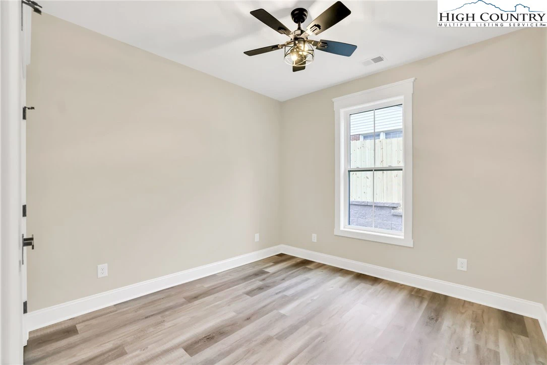 Image number 2 for the current listing