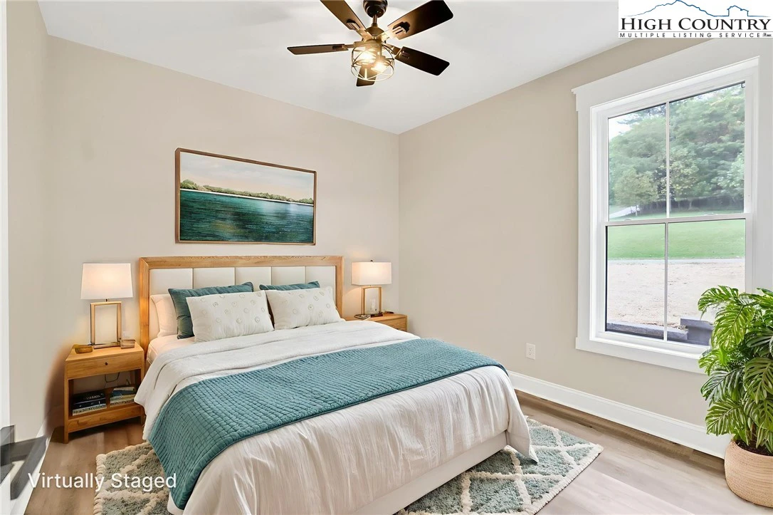 Image number 9 for the current listing