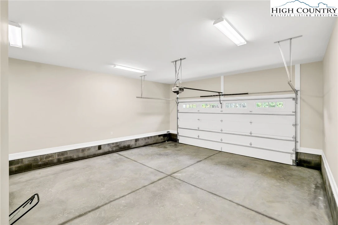 Image number 18 for the current listing