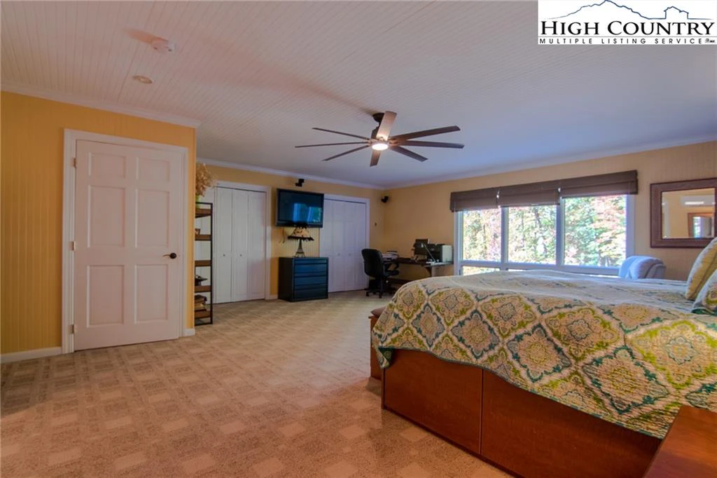 Image number 4 for the current listing