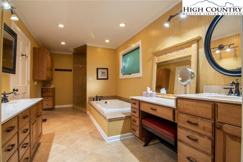 Image number 6 for the current listing