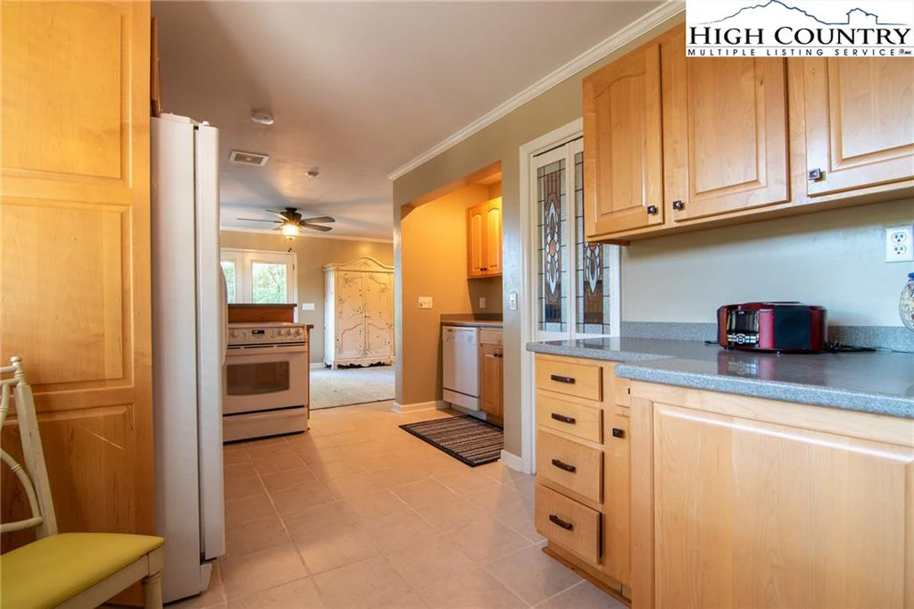 Image number 10 for the current listing