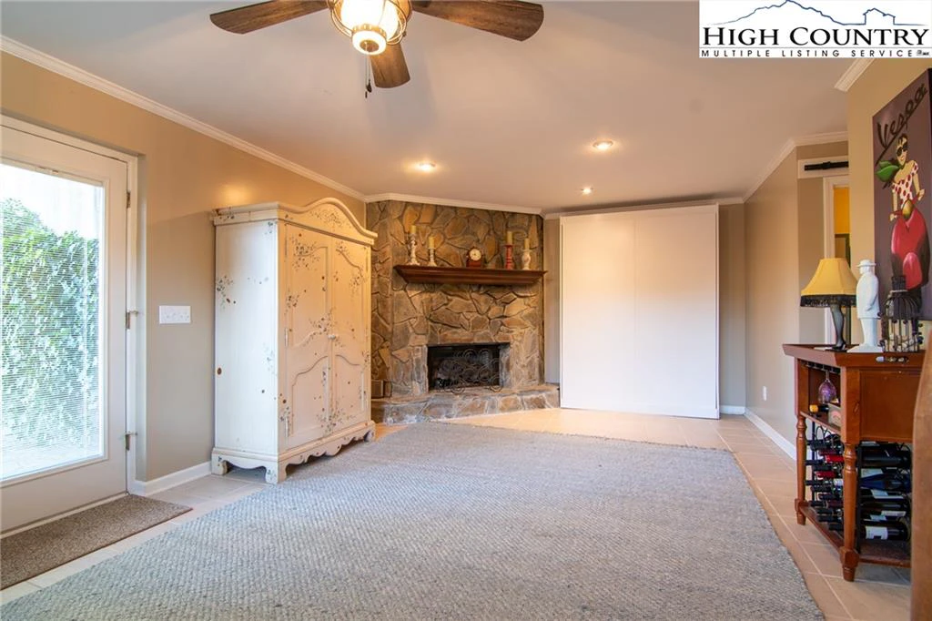 Image number 12 for the current listing