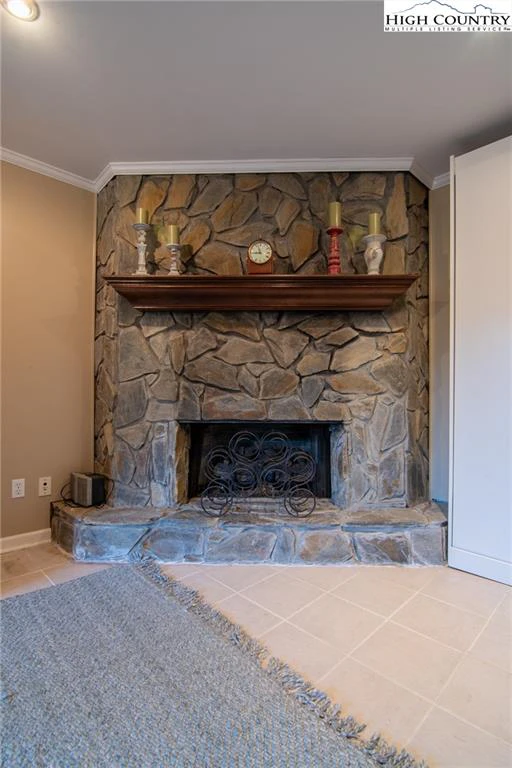 Image number 2 for the current listing