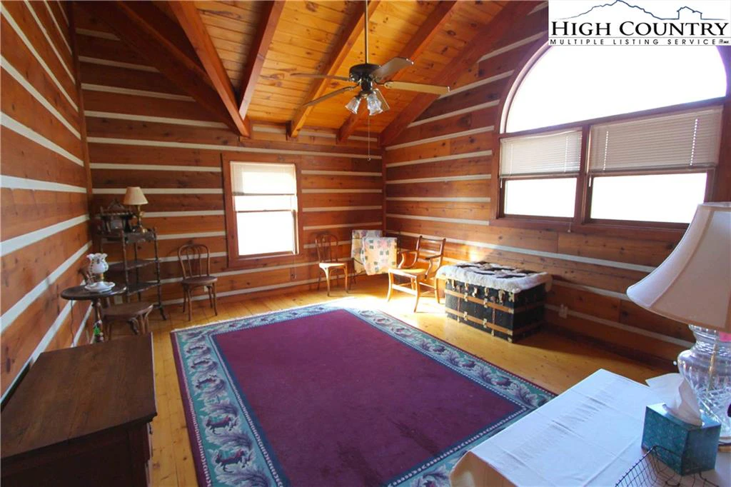 Image number 3 for the current listing