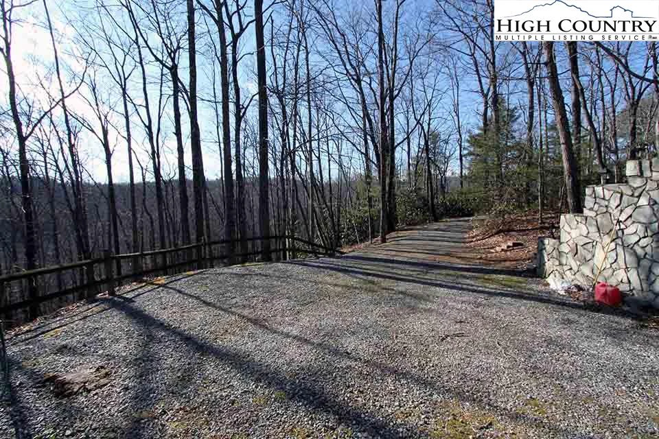 Image number 17 for the current listing