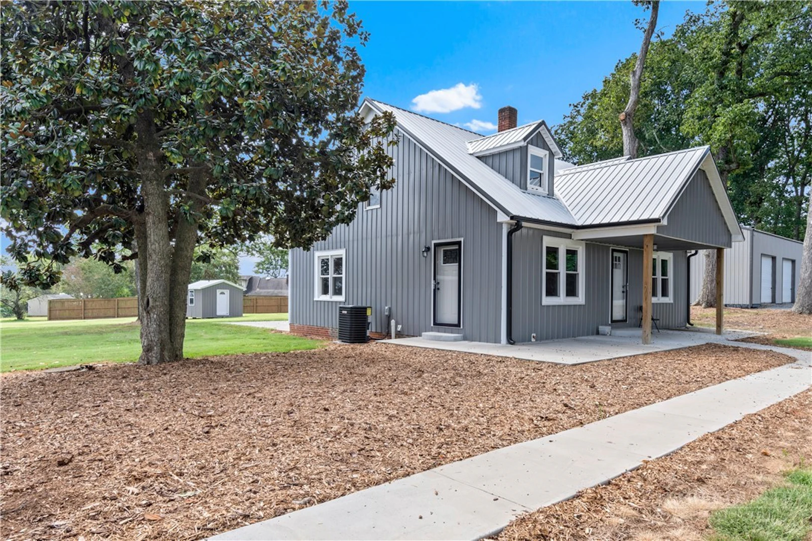 Image number 3 for the current listing