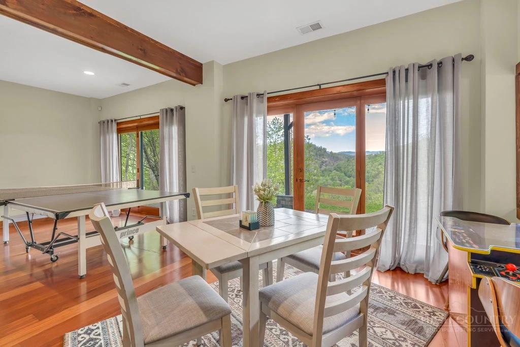 Image number 9 for the current listing