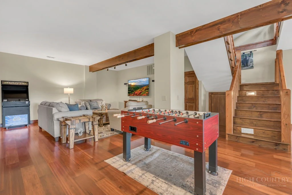 Image number 8 for the current listing