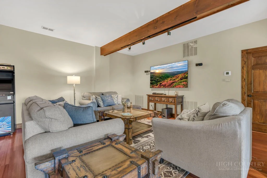 Image number 10 for the current listing