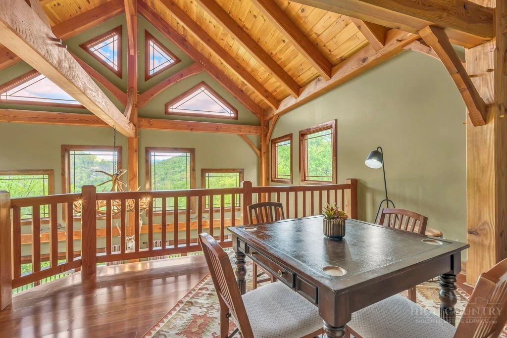 Image number 4 for the current listing