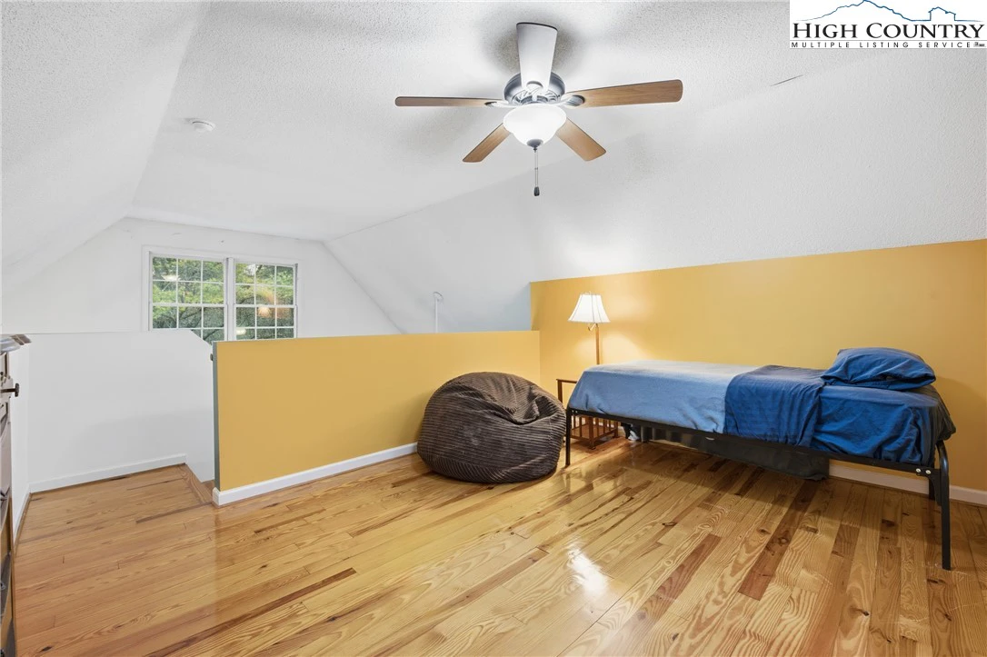 Image number 3 for the current listing