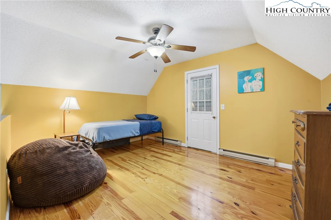 Image number 4 for the current listing