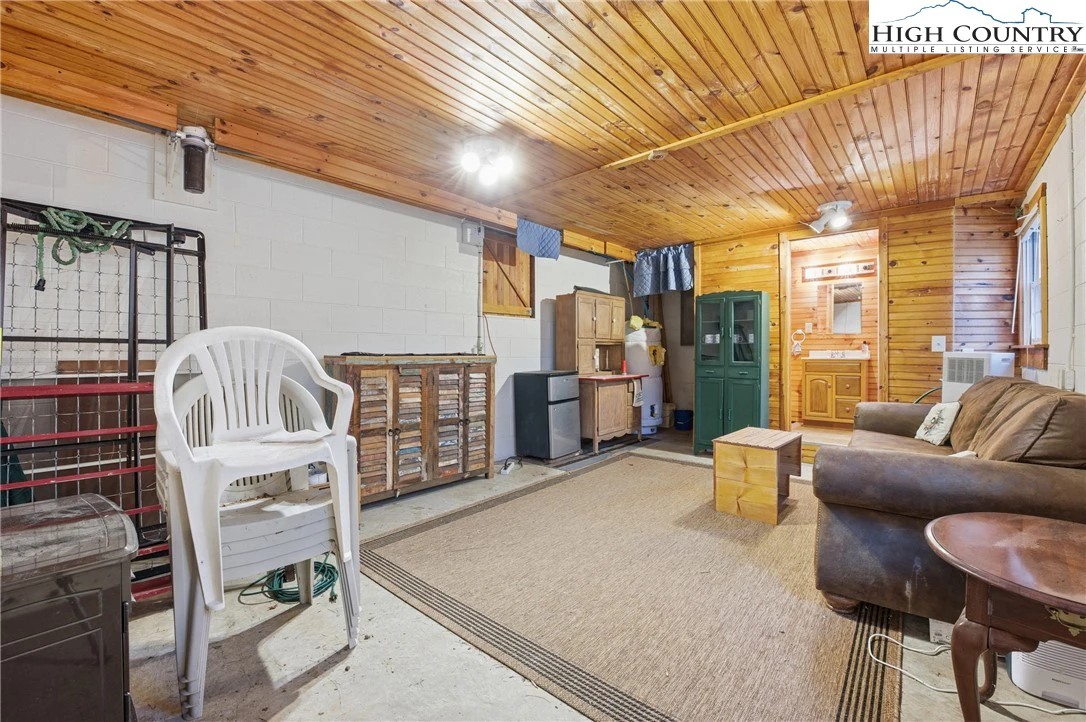Image number 7 for the current listing