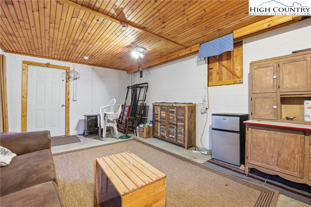 Image number 8 for the current listing