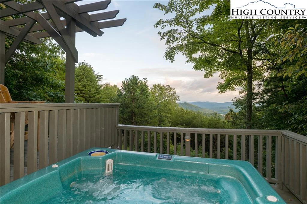 Image number 11 for the current listing