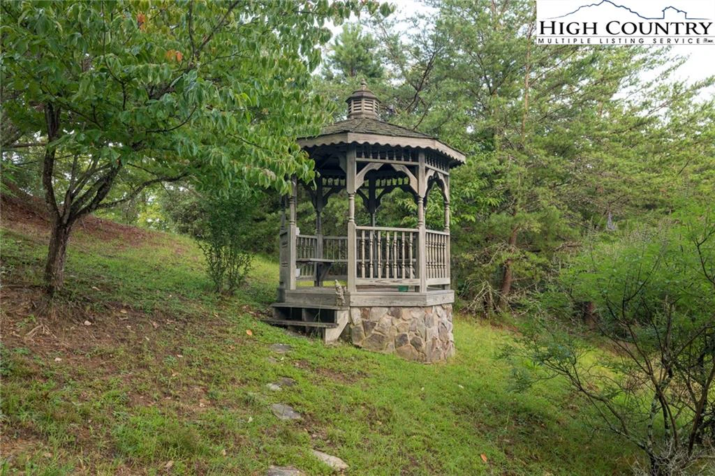 Image number 14 for the current listing