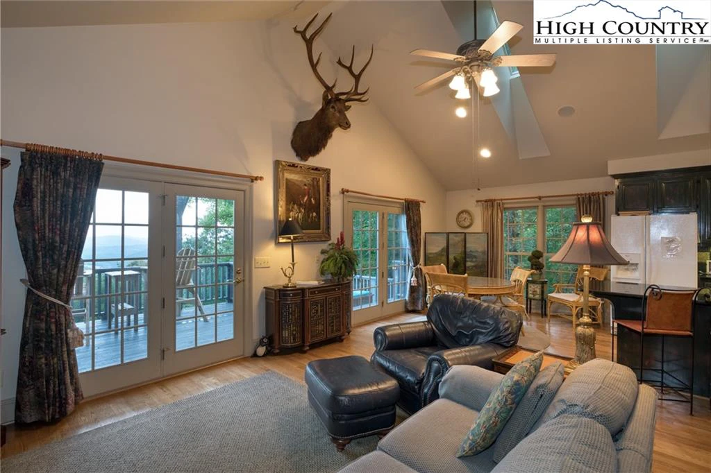 Image number 6 for the current listing