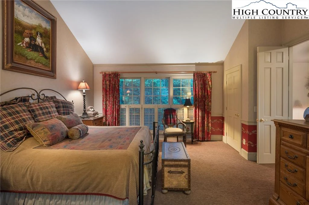 Image number 7 for the current listing