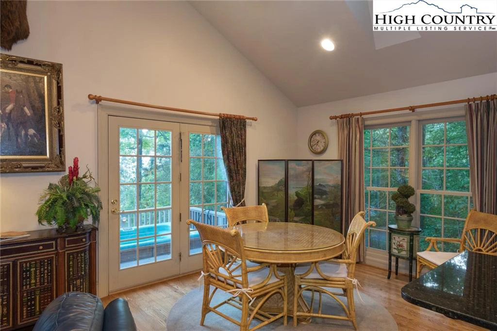 Image number 10 for the current listing