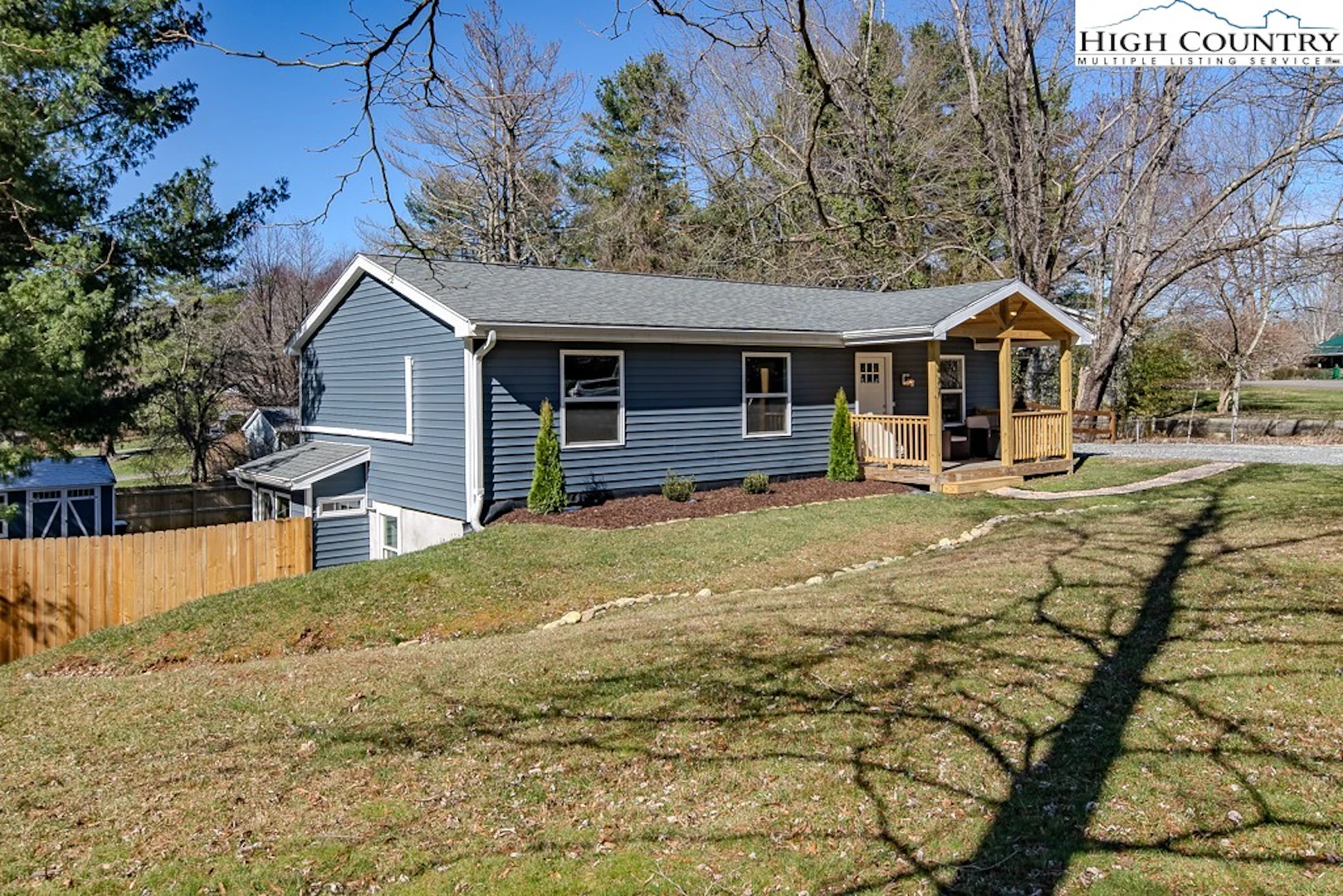 Image number 19 for the current listing