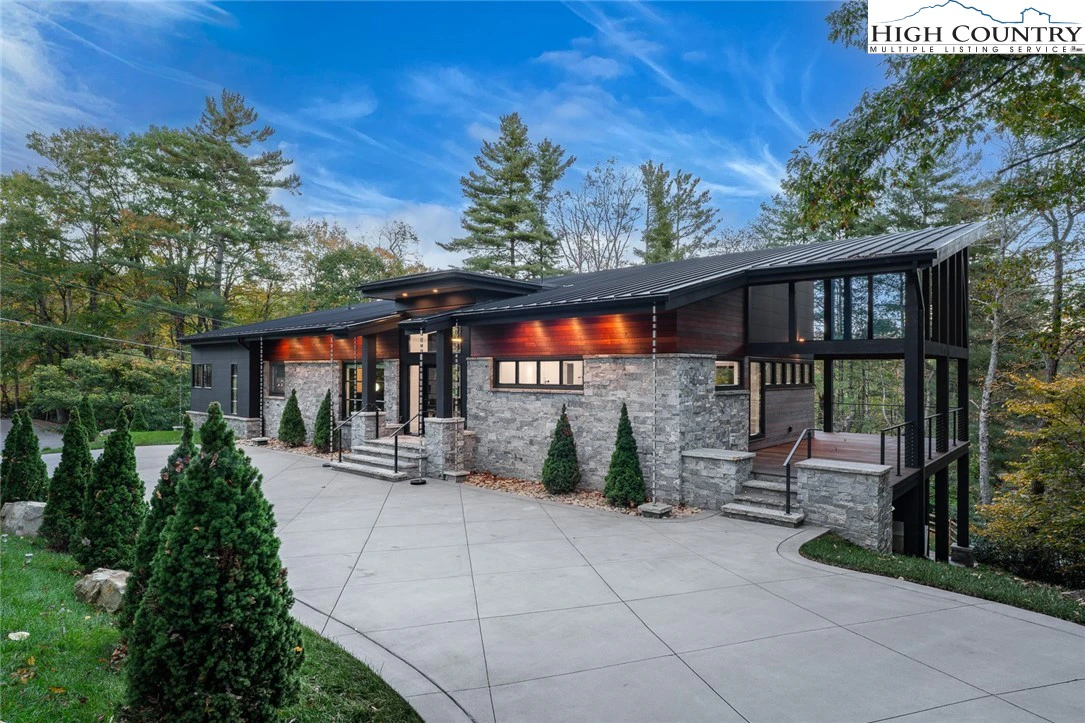 Image number 19 for the current listing
