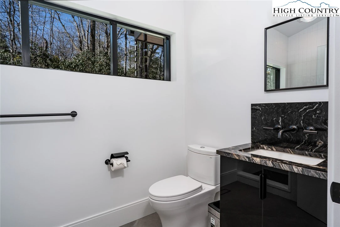 Image number 4 for the current listing