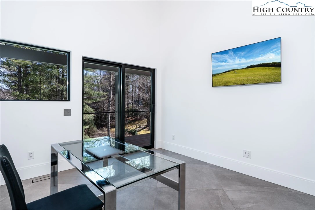 Image number 3 for the current listing