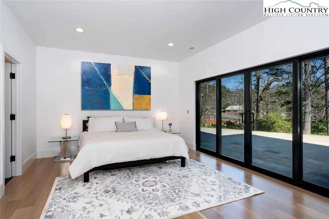 Image number 10 for the current listing