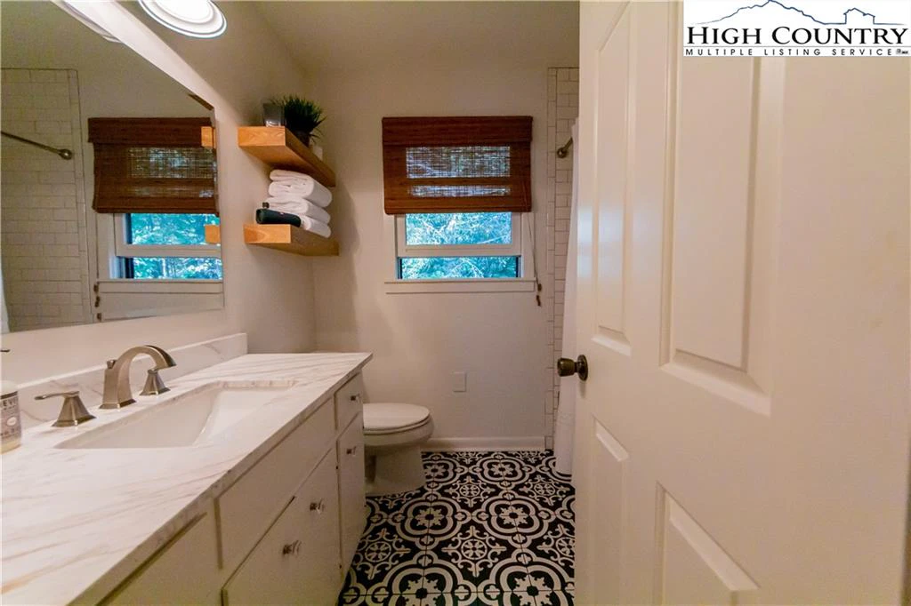 Image number 6 for the current listing