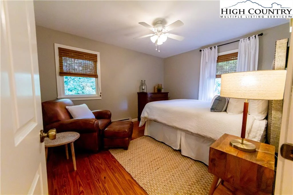 Image number 8 for the current listing