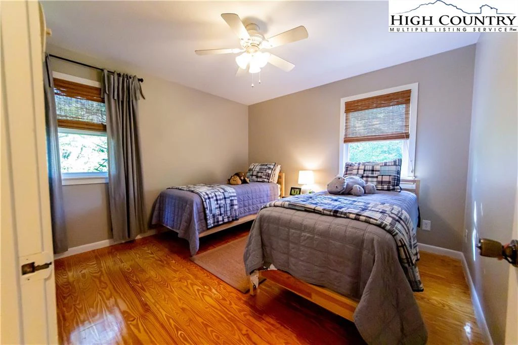 Image number 10 for the current listing