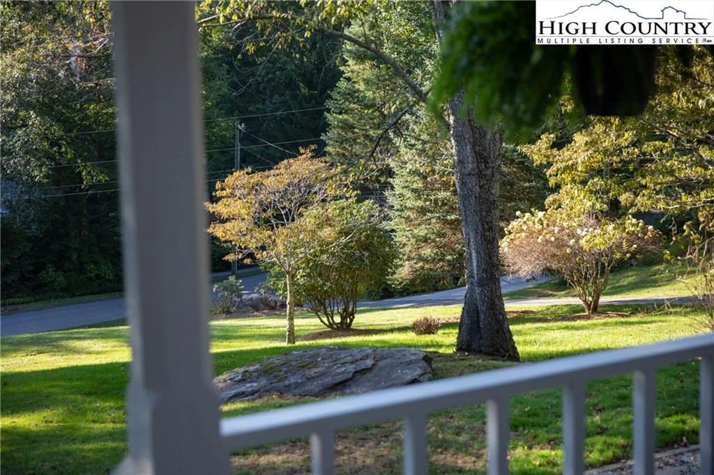 Image number 19 for the current listing