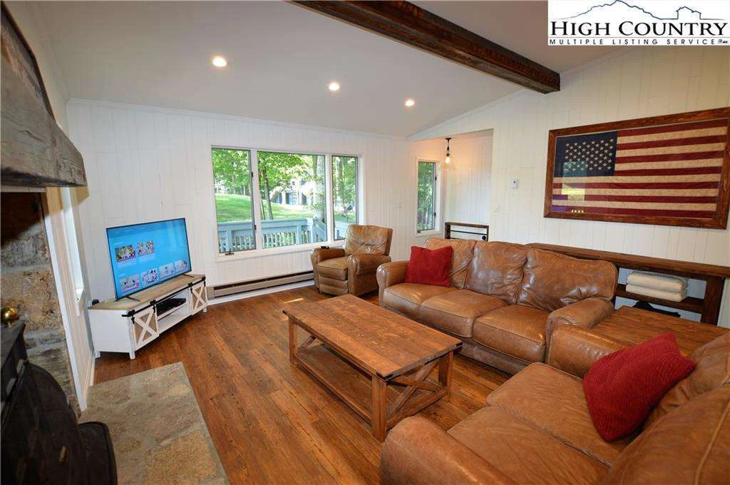 Image number 1 for the current listing